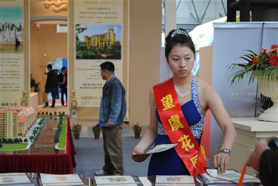 2012常熟春季房地产交易会美女光彩照人