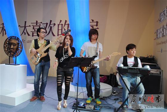2013常熟房地产交易会上的美女(2)