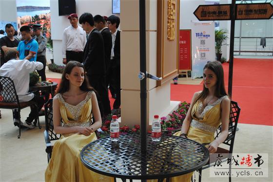 2013常熟房地产交易会上的美女(1)