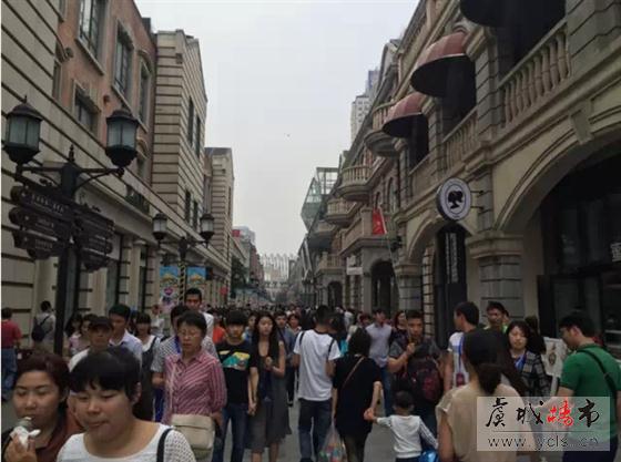 武汉楚河汉街人气爆满,常熟投资者信心爆棚